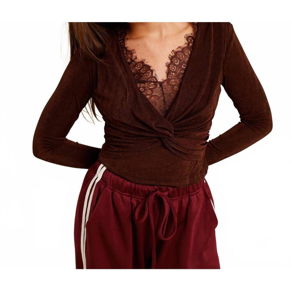 NEW INA FASHION timeless twist long sleeve top in chocolate
